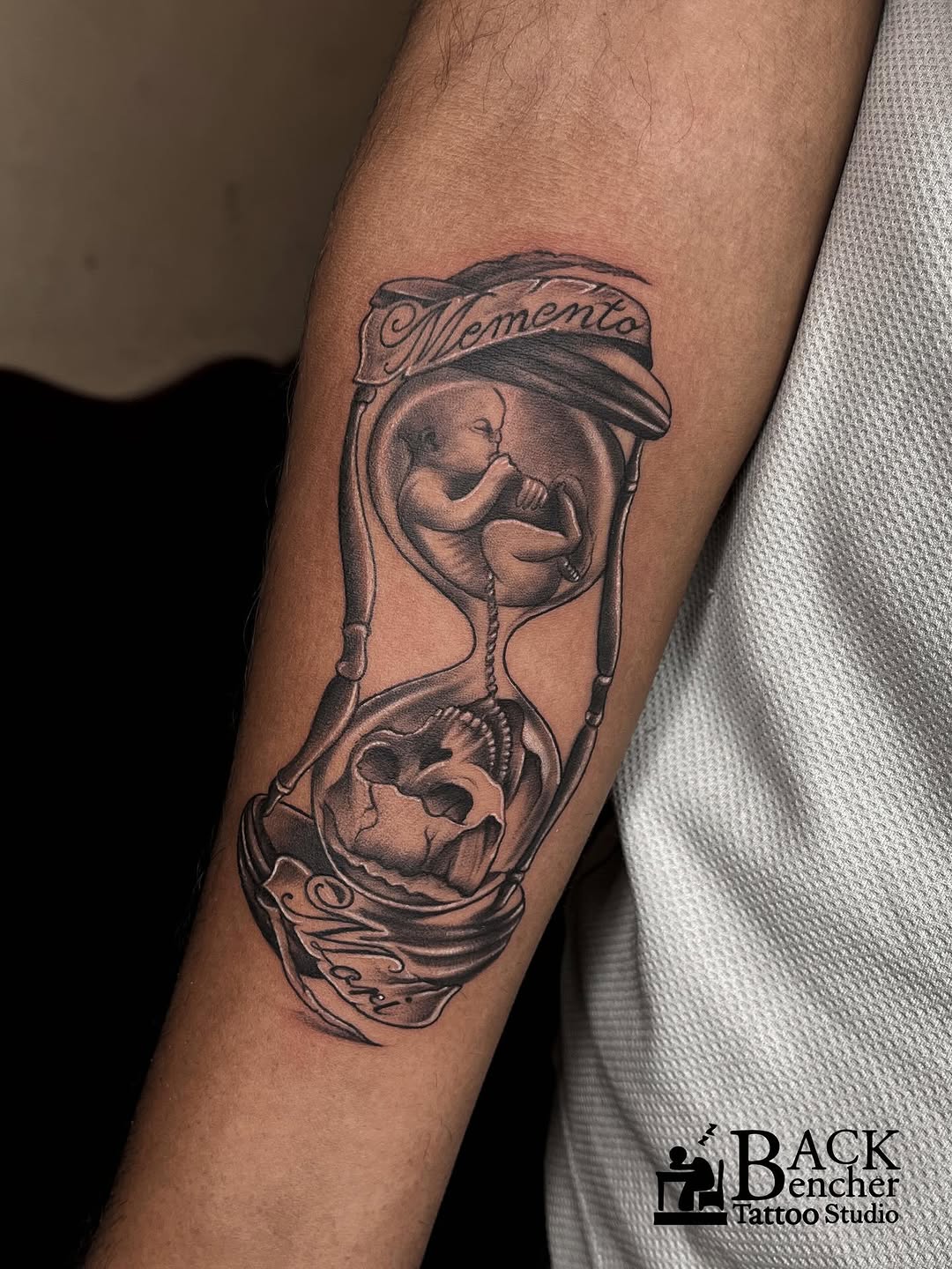 Customise Memento Mori Tattoo.
Follow us for more such tattoo.
Studio : @backbenchertattoostudio 
Artist : @ace_arun_ 
.
.
.
.
.
.
.
.
.
.
.
#tattooby