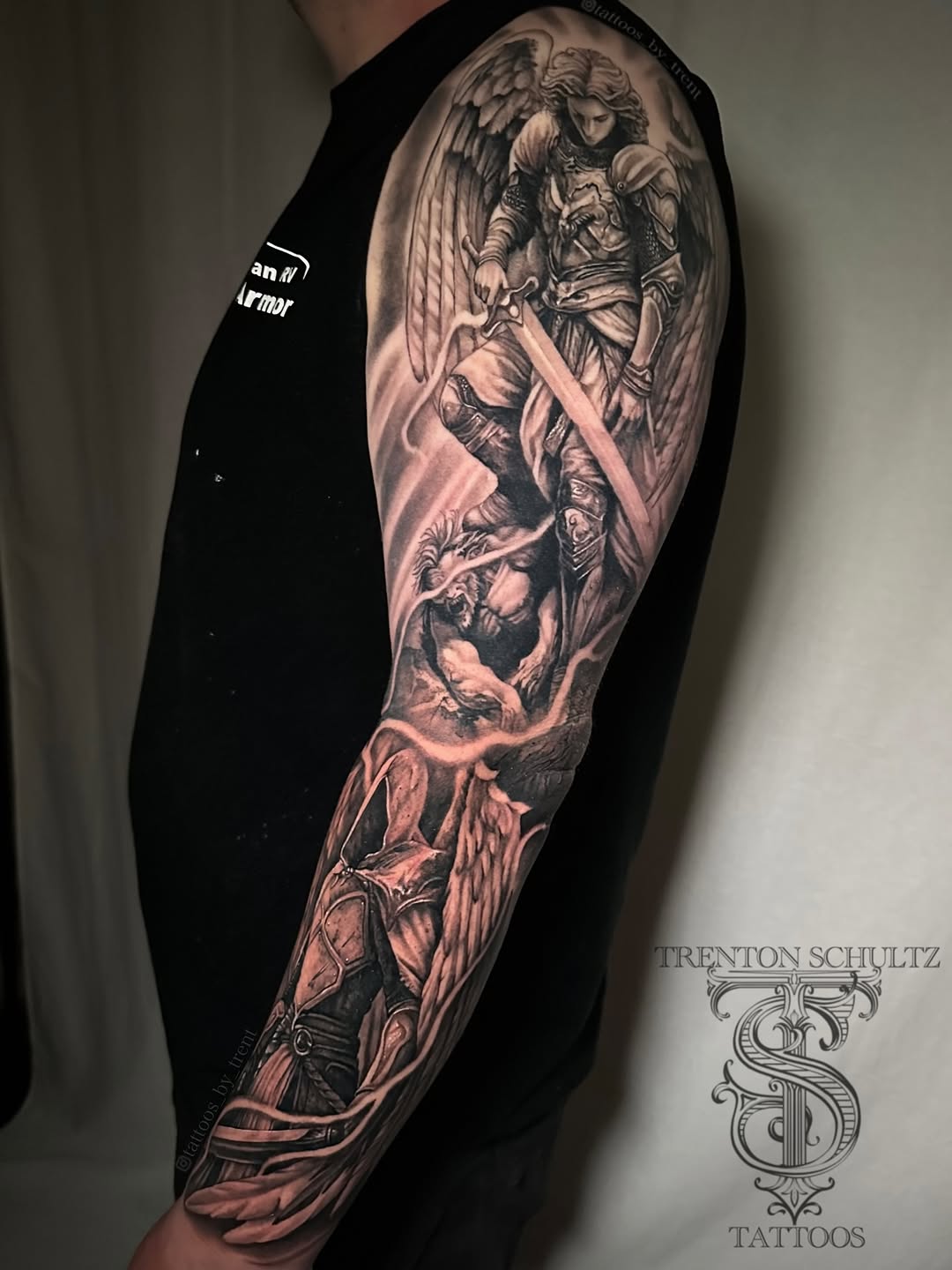 ️Wrapped up this Arch-Angel arm panel last week! We knocked this out in 3 sessions for a total of about 28 hours. Upper half is healed, Thanks for the