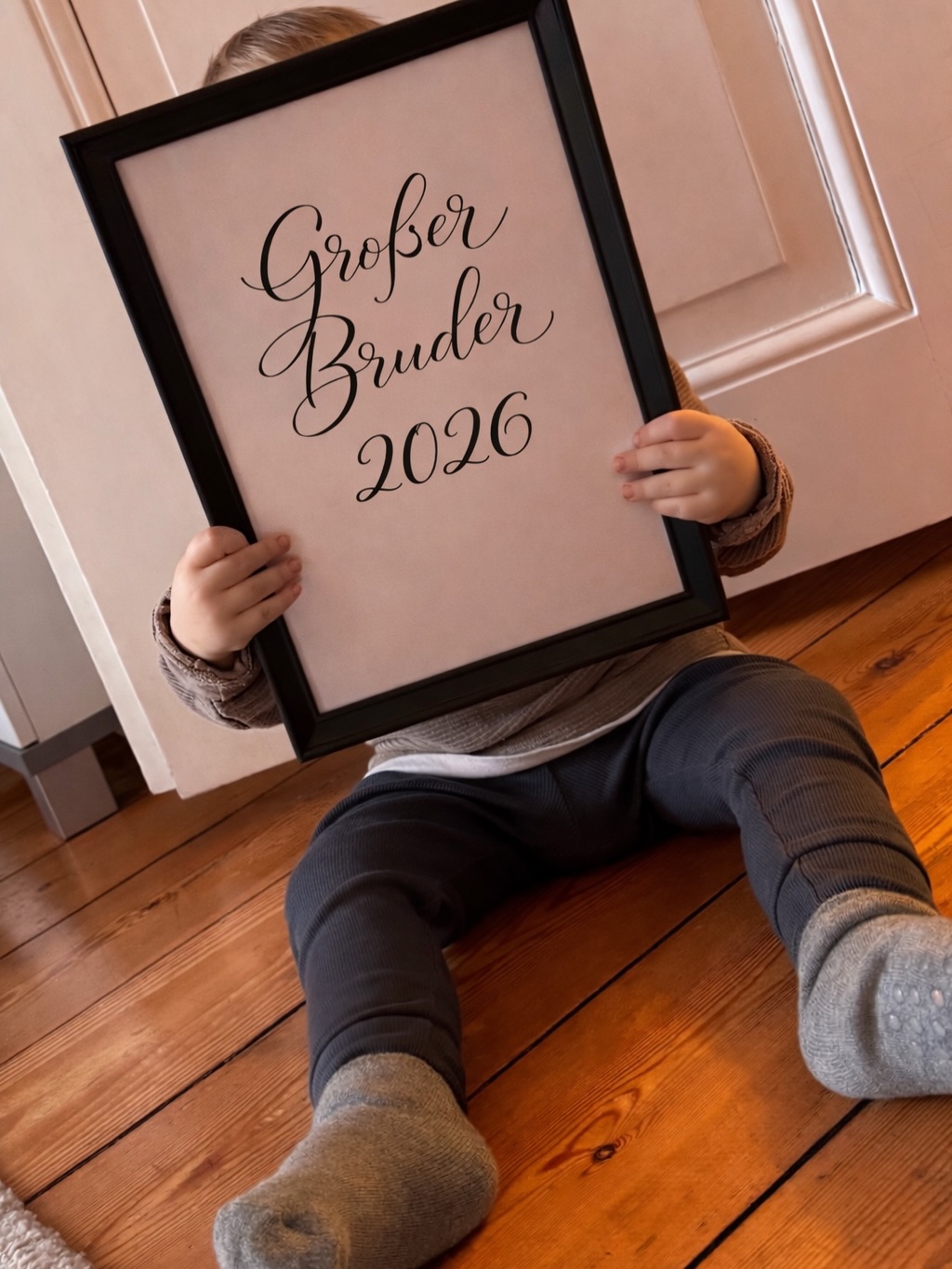 Im August wächst unsere Familie 
Wir bekommen unser zweites Kind und unser kleiner wird großer Bruder 
Wir sind unglaublich aufgeregt, voller Vorfreud