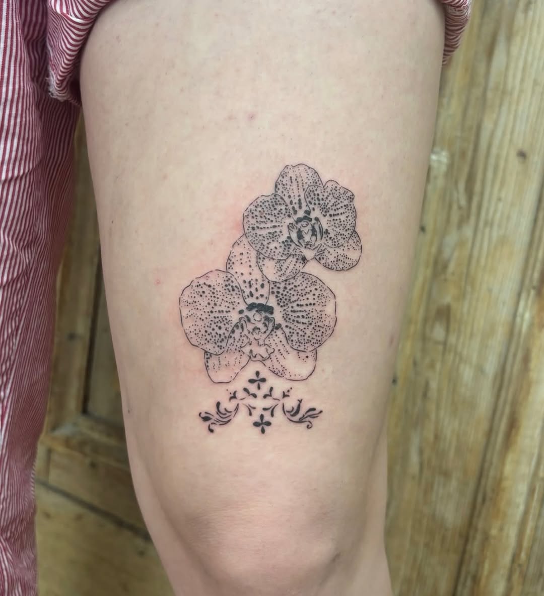  This piece was done by resident artist  @pigeon.poke.s ▪️▪️ #floraldesign #flowertattoo #blackworkers #tattoosofinstagram #dotwork