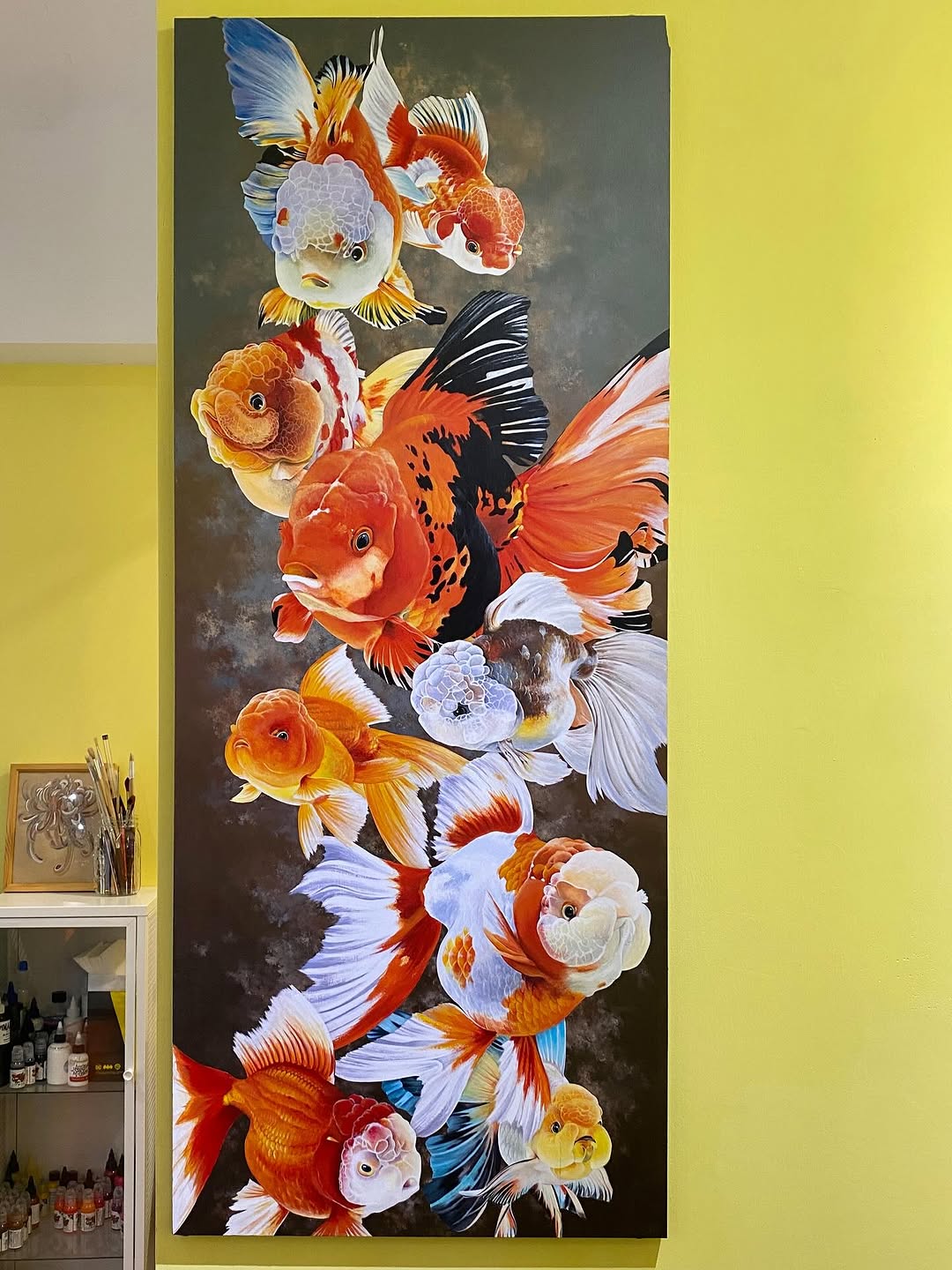 刺青師都需要會畫畫嗎？
（內有影片）

或許不用也可以吧，只要你刺得好
不過就不會修改圖稿，這樣吧

刺青師都要術科出身嗎？
我看過機械科的也是在當刺青師
也有愛畫畫的不斷磨練，後來成為厲害師父
P.S. 但請你要夠專業再去刺人，不要用練習去殘害別人的皮膚！！請你的師父幫你鑑定。

這塊醜板子放一年