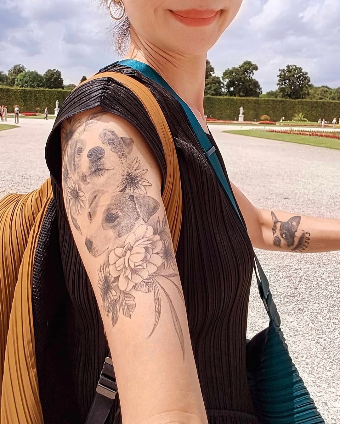 家裡就像是一個聚寶盆
狗狗會不斷出現
但有克制了，現在先三隻就好
這三隻在家裡就是寶～～～

好愛好愛狗的客人
每天再忙都要陪毛孩子散步走走
被領養回來的孩子都養得很棒
也是我很棒很棒的客人

寵物刺青 怎樣叫像 怎樣叫不像
寫實風格、可愛風格、抽象風格
自己喜歡就好～

最近在整理作品，看到那些刺