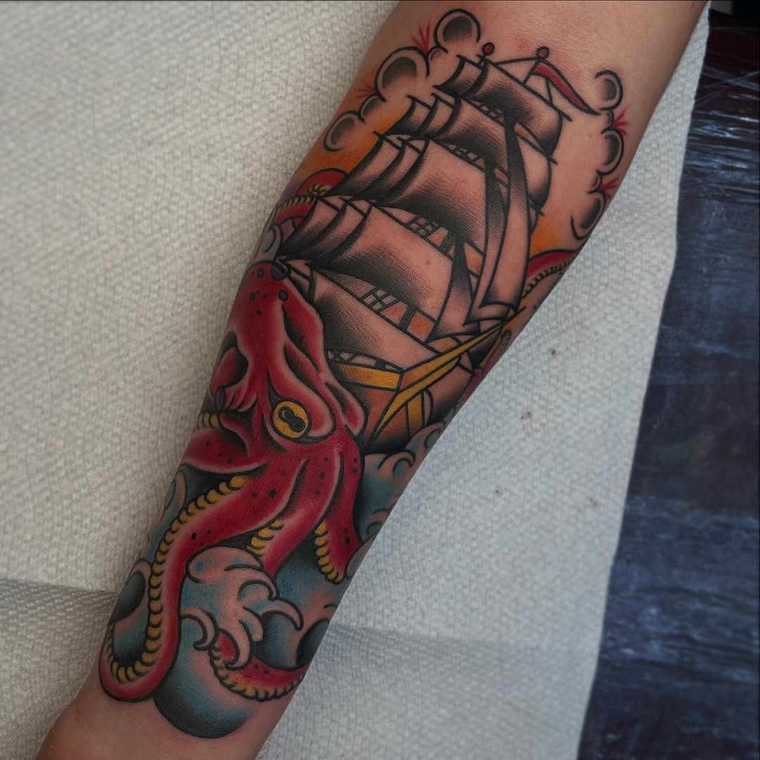 Inner part of a half sleeve I did recently 
•

•

•
#tattoo #traditionaltattoo #clippership #sanantoniotattooartist #sanantoniotattoos