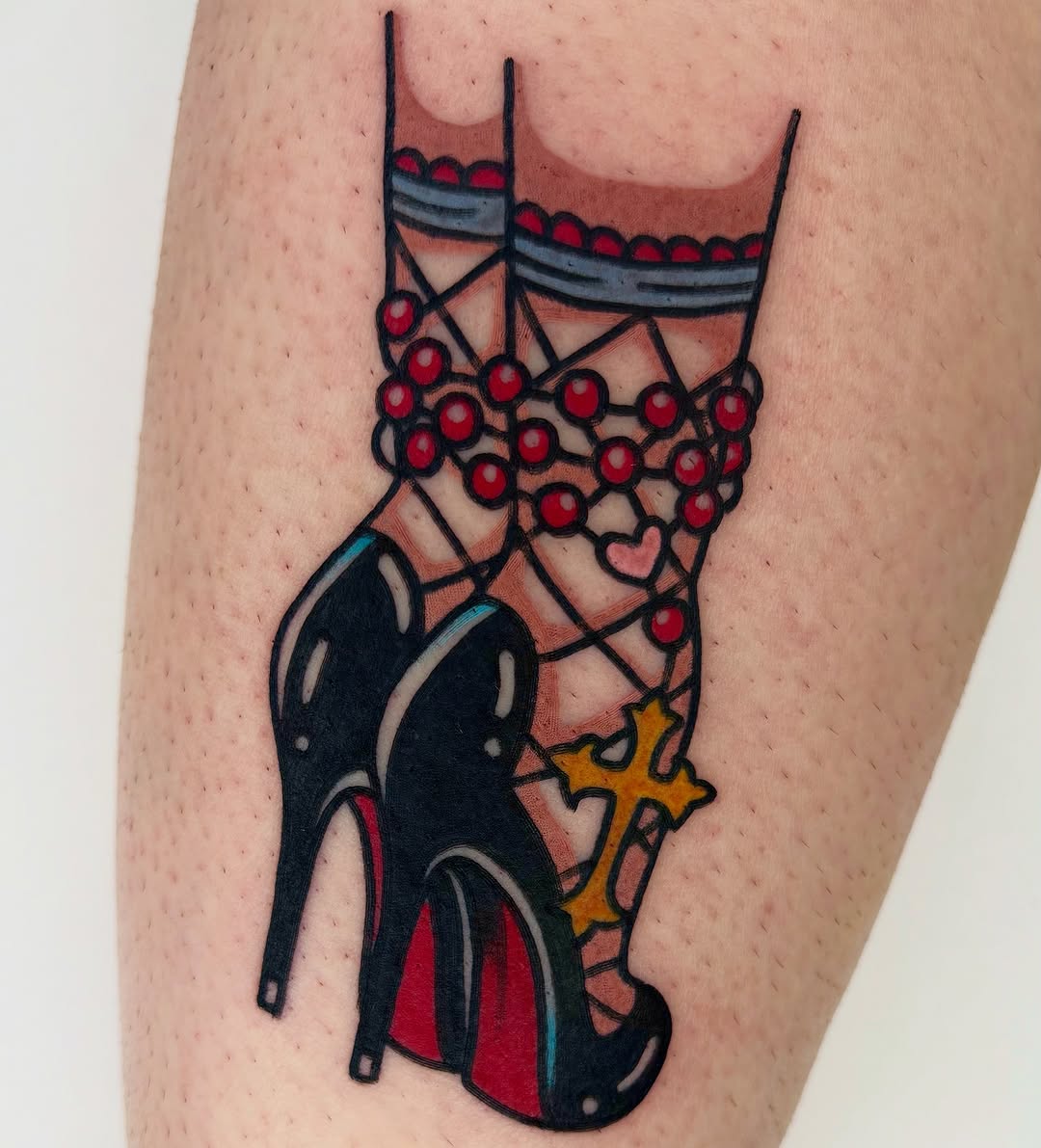 So HAPPY to have finally tattooed this piece on @piercer.shay ! I love you so much! 
❤️DM TO BOOK SEPTEMBER/OCTOBER❤️
••••••••••••••••••••••••••••••••