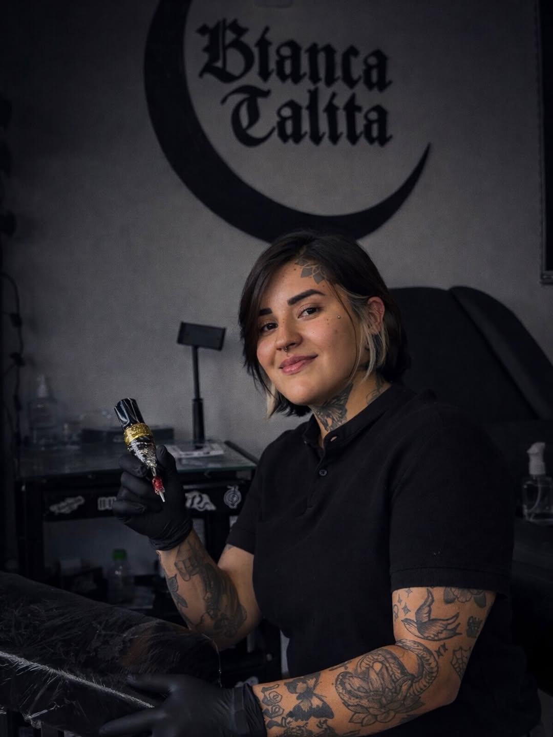Sou a Bianca Talita.
Tattoo artist desde 2019.

Projetos autorais desenvolvidos com foco em técnica, leitura e durabilidade.

Atendo em São José dos P