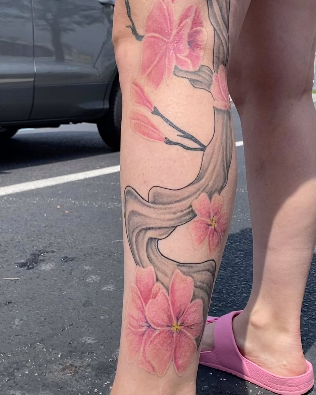 #tattoo #tattooshop #tattooartist #tattoosbytank #indianatattoo #columbusindiana #midwesttattoo #art #artist #floraldesign #floraltattoo #flowers #flo