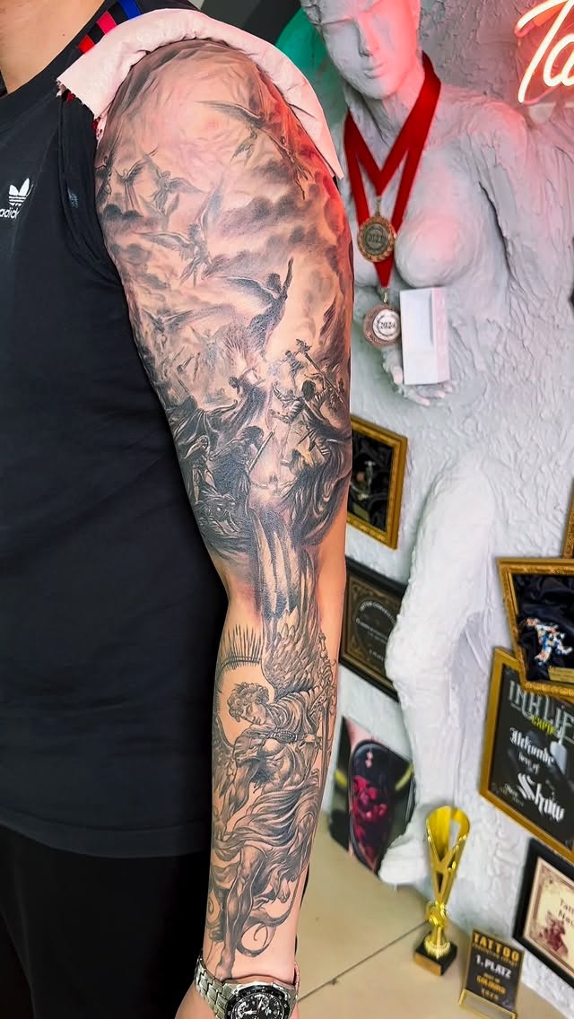 “Yeni yıl fırsatı: Hayalindeki dövme şimdi indirimli.”

  Yeni Yıla Özel Dövme İndirimi ile
hayalini kurduğun tasarımı tenine taşımanın tam zamanı!

H