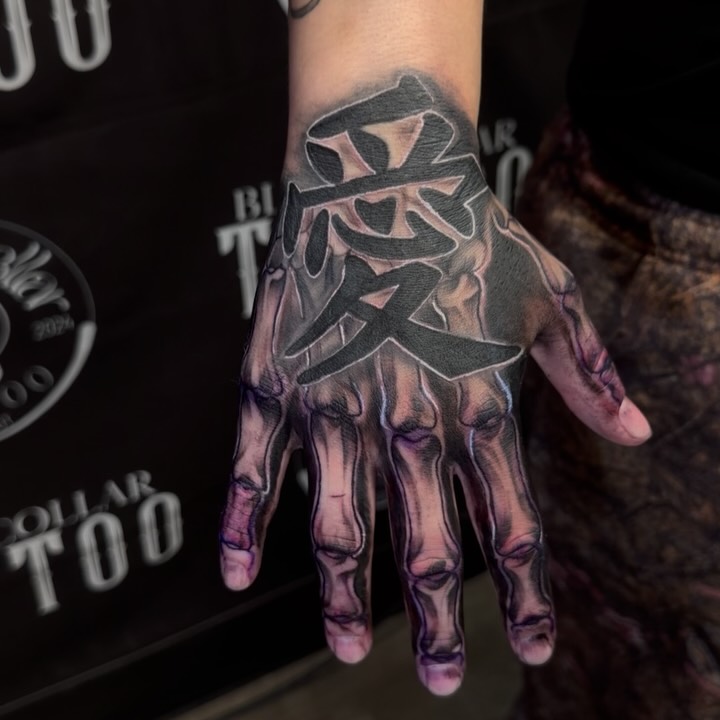 Brutal!  she sat like a gangster. And we will probably have to hit it again  but check this sh*t out  

@blackcollartattoos 

#skeletonhand #kanjitatt