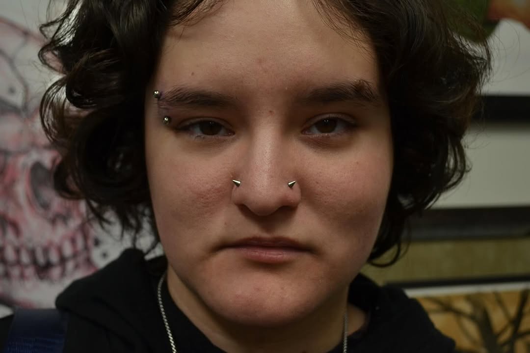 Been a minute yall, but I am still kickin
Excited to share this paired nostril project I got to tackle as well as a new eyebrow piercing we added to t