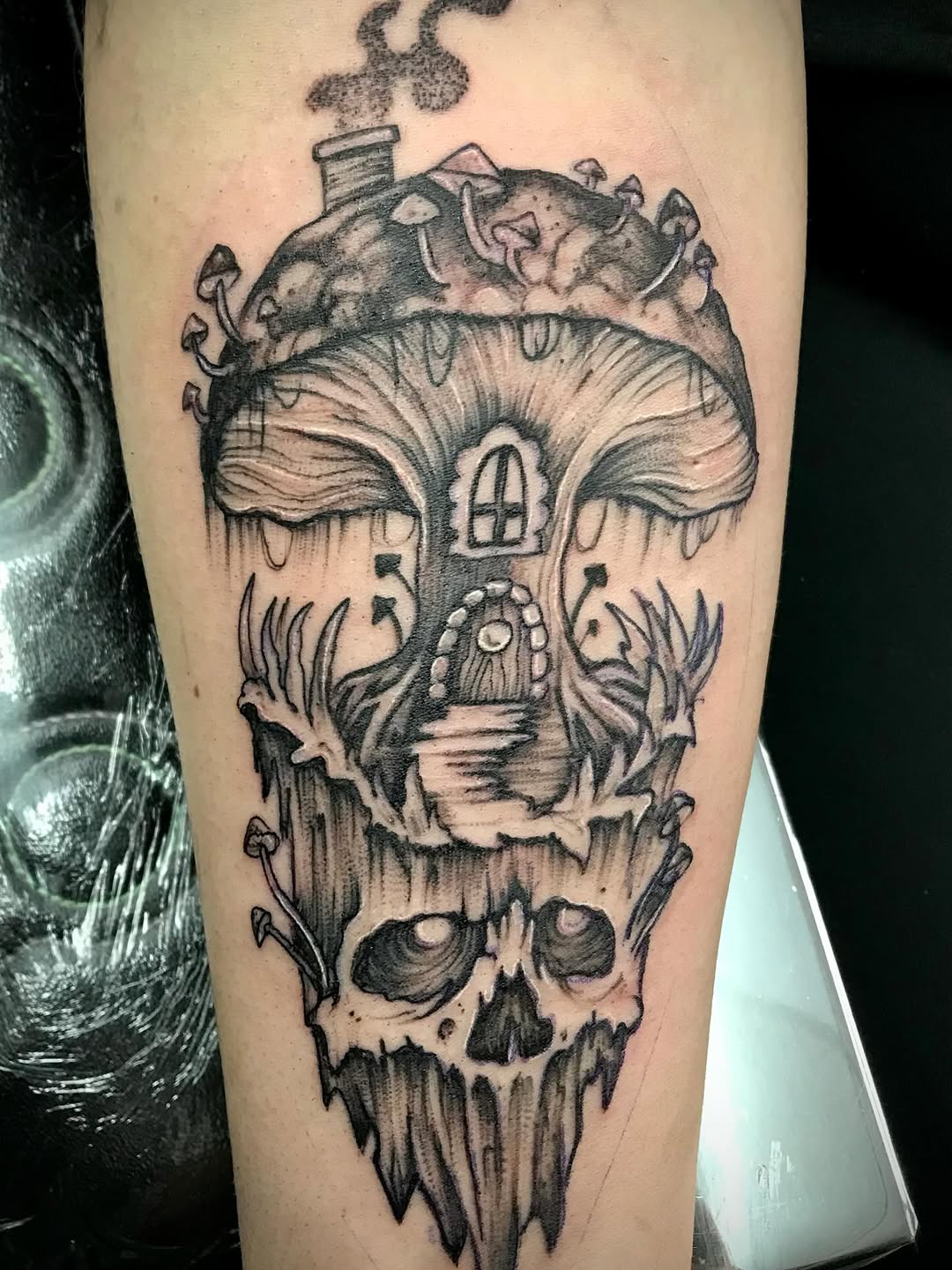 Here is some work by one of our new artists @amberamadontattoo 

#blackandgray #blackandgraytattoos #illustrativetattoos #blackandgraytattoo #massachu