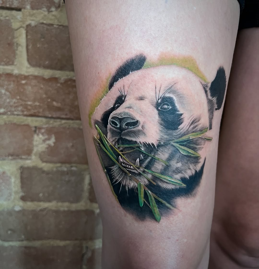 ✖️clumsy but cute✖️

Still obsessed with this little guy we did a couple months ago! 
I’m back in the office next week with more tattoos to show you!!