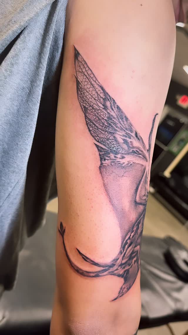 Mike has been adding on to this avatar sleeve. This session he added this cool flying creature! What do you guys think? There is still more to come. N