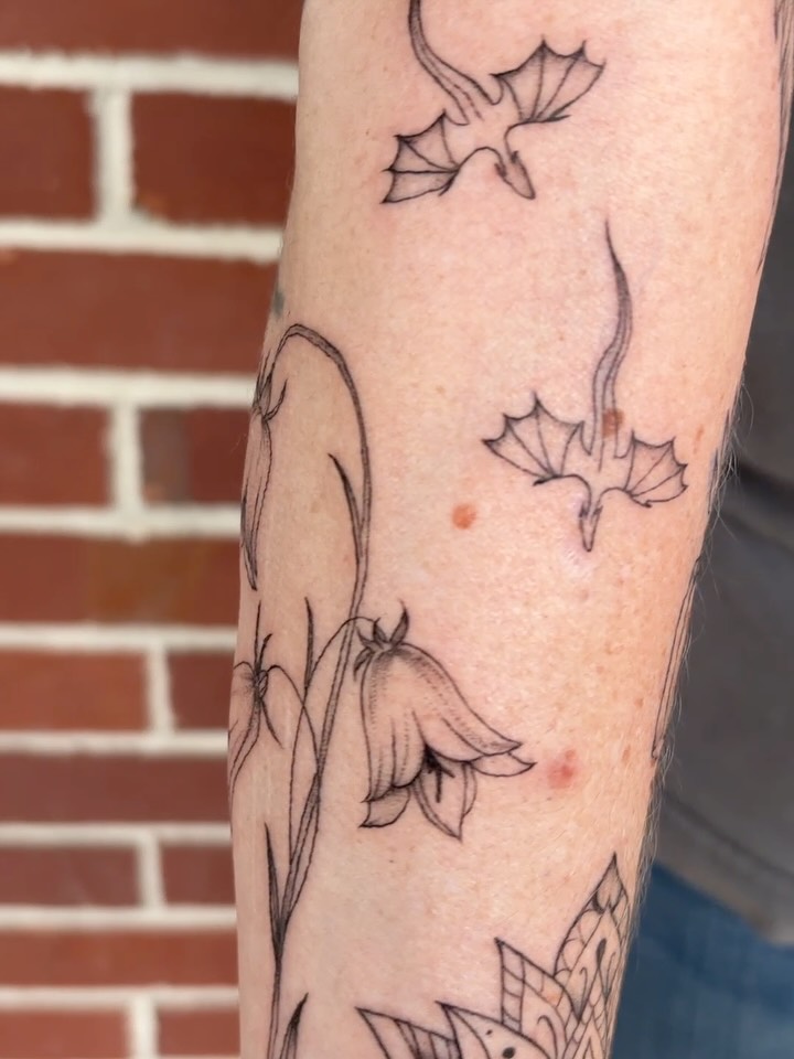 here are some cuties from a couple days ago:) 

 *half day session— all you can ink! 

-
-
-
-
-
#tatted #inked #finelinetattoos #lowellma #billericam