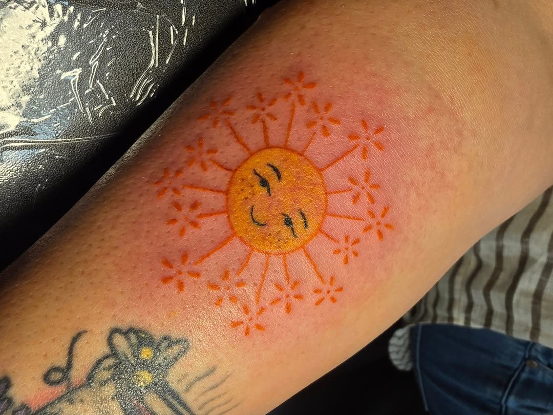 Cutie Sun from my spring flash today  
#tattoo #colortattoo #sundayvibes