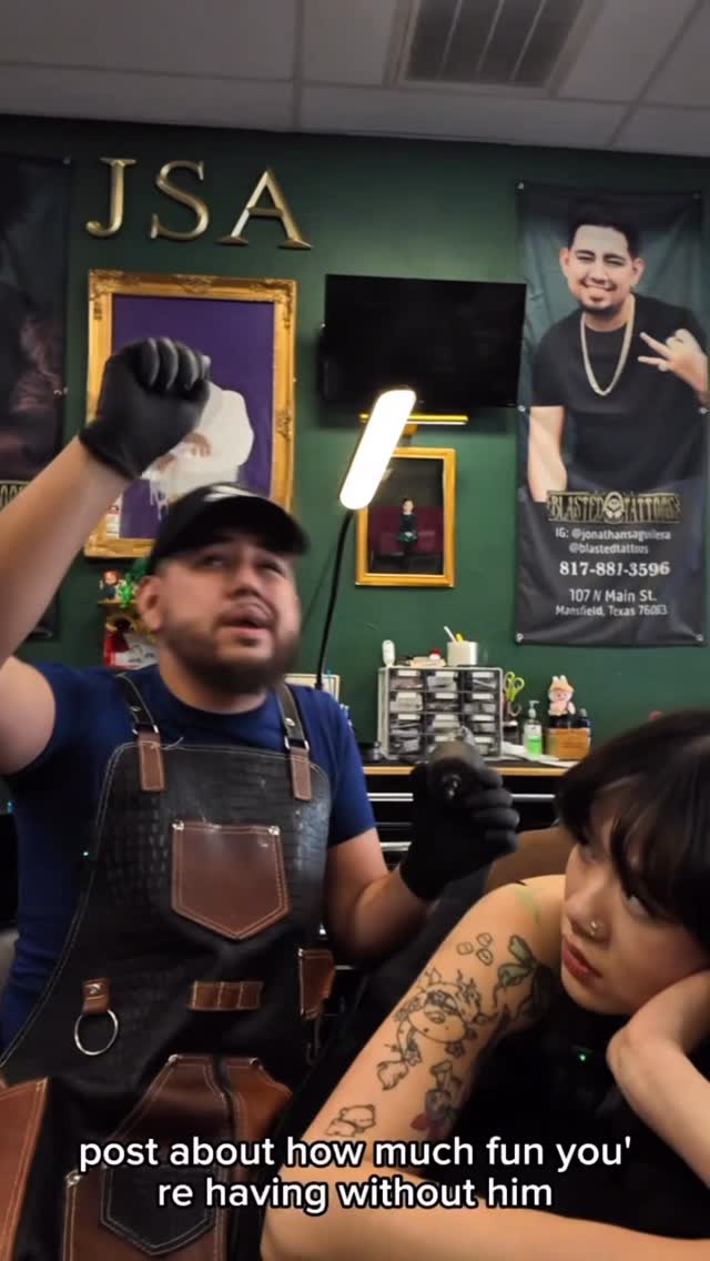 “WHEN YOU HAVE A GOOD ARTIST, BUT HE GIVES HORRIBLE ADVICE” ❌

Even Trump Calls me for Advice ‍♂️

Every Therapy Session gets a Free Tattoo 

#tattoos