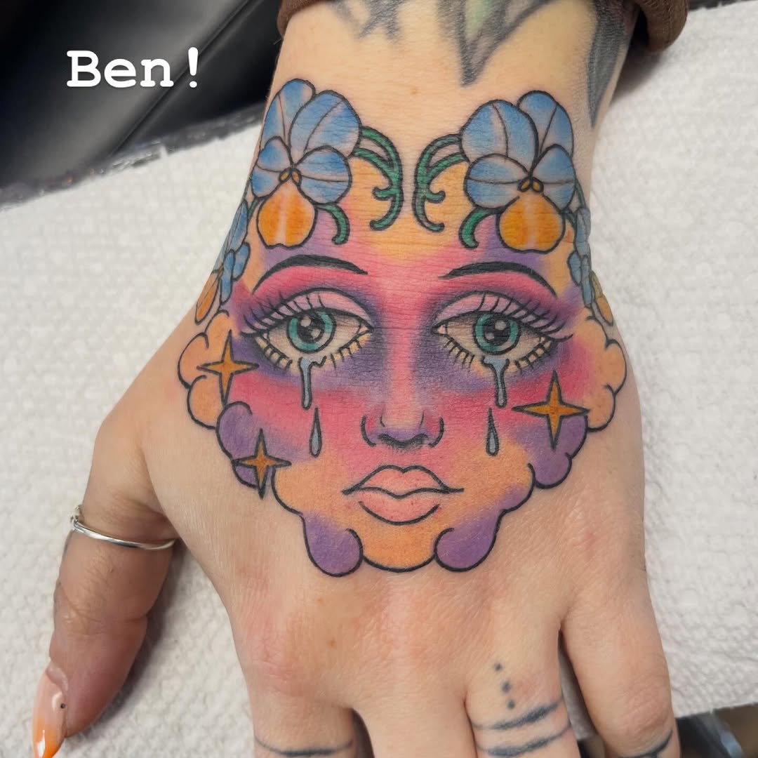 Cool little hand jammer by @benthomastattoo_kc #handtattoo #lsmo #leessummitmo #leessummit #leessummitoriginal