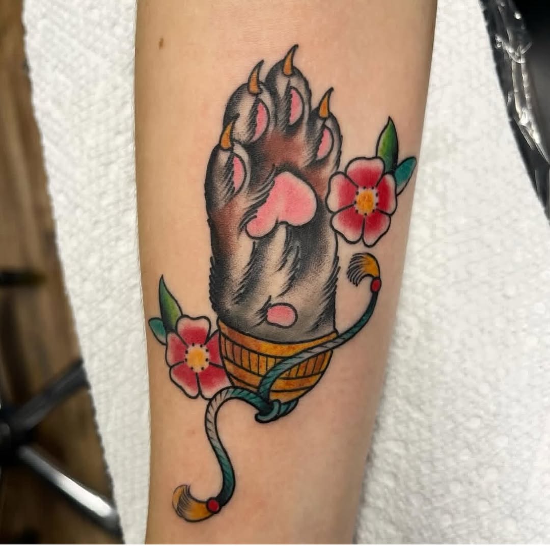 By @benthomastattoo_kc #leessummit #lsmo #kcmo #leessummittattoo #lsoriginal #paw #cutiepie #yourstruely  #tattoo