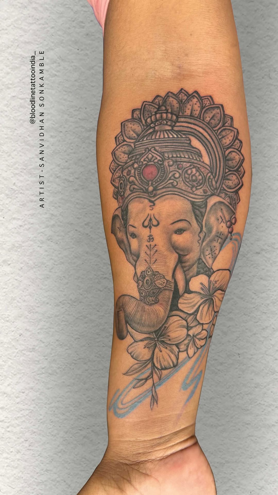 Lord Ganesha is a symbolisation of clearing the obstacles and paving the way for us to move forward in life.

DM us or call us at +91 8652826547 to bo