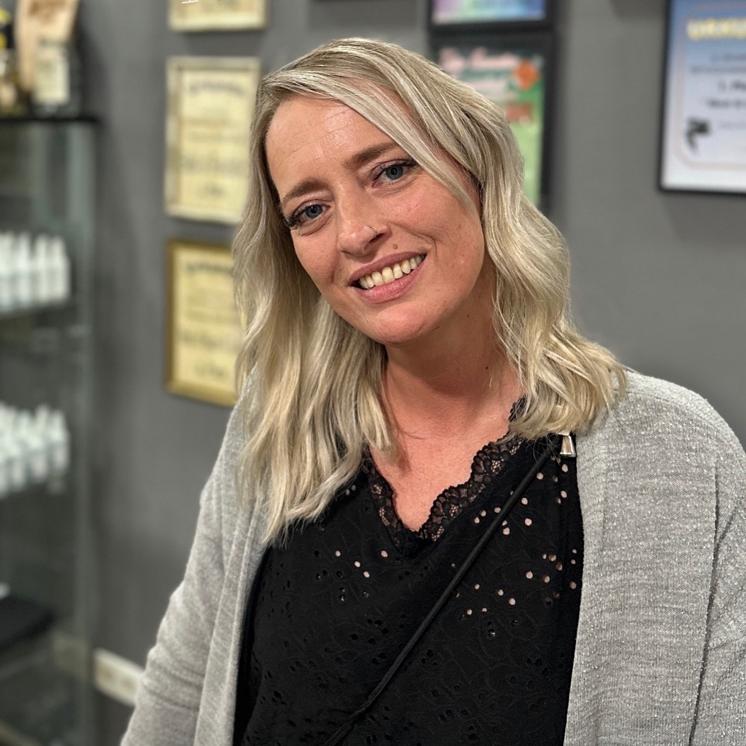 Hey Tattoo- und Piercing-Fans!

Wir möchten euch unsere liebe Shopmanagerin Natascha vorstellen!
Sie ist jeden Tag von 10 bis 19 Uhr für euch da – ega