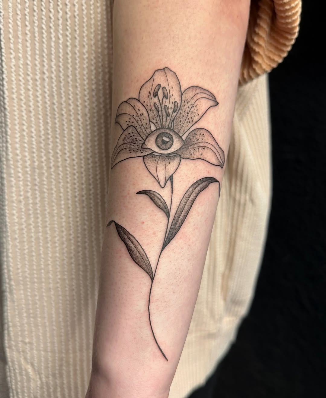 eye of the tiger lily for my lovely client @kelzi2195  now booking for April & May! #tattoo #floraltattoo #costamesa #orangecounty #fineline