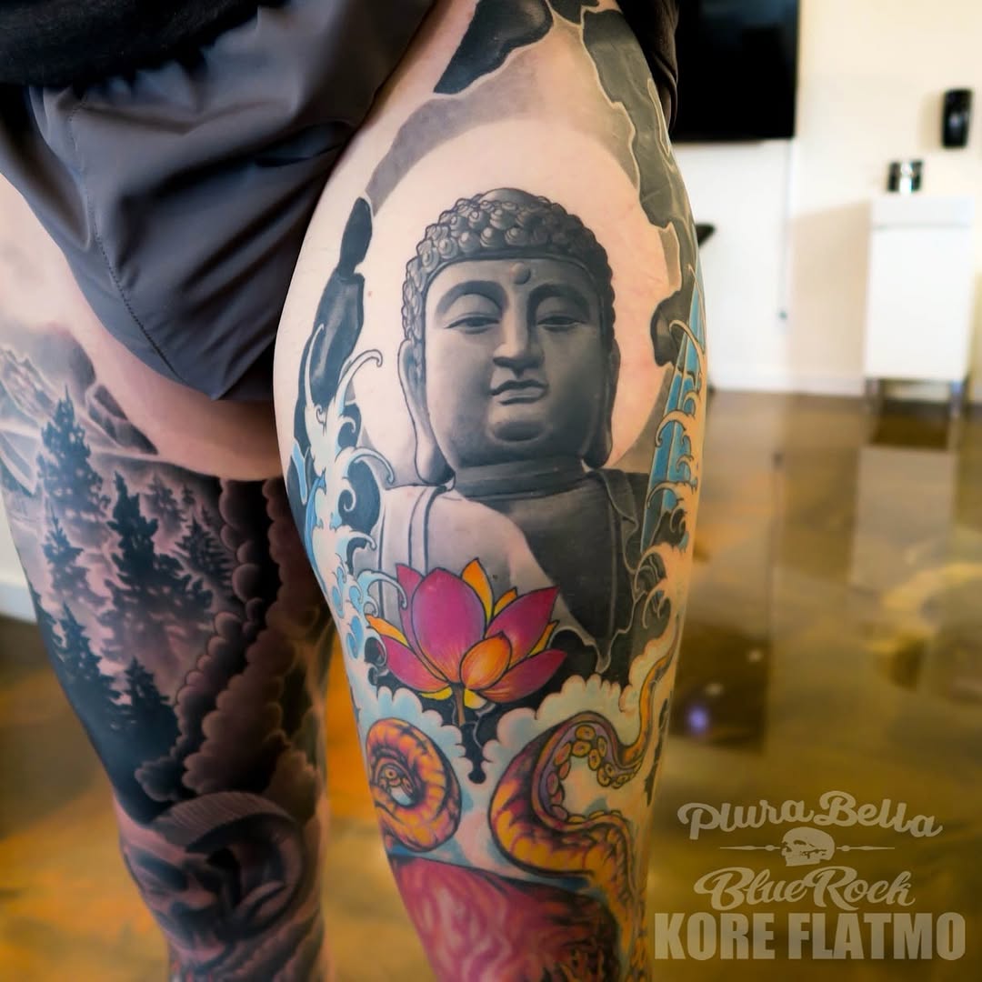 Dynamic #waves, rocks, #lotus, and #Buddha for Kyle’s thigh by Kore Flatmo to accompany the octopus by @BoMcconaghie. 

All sessions at #BlueRockTatto