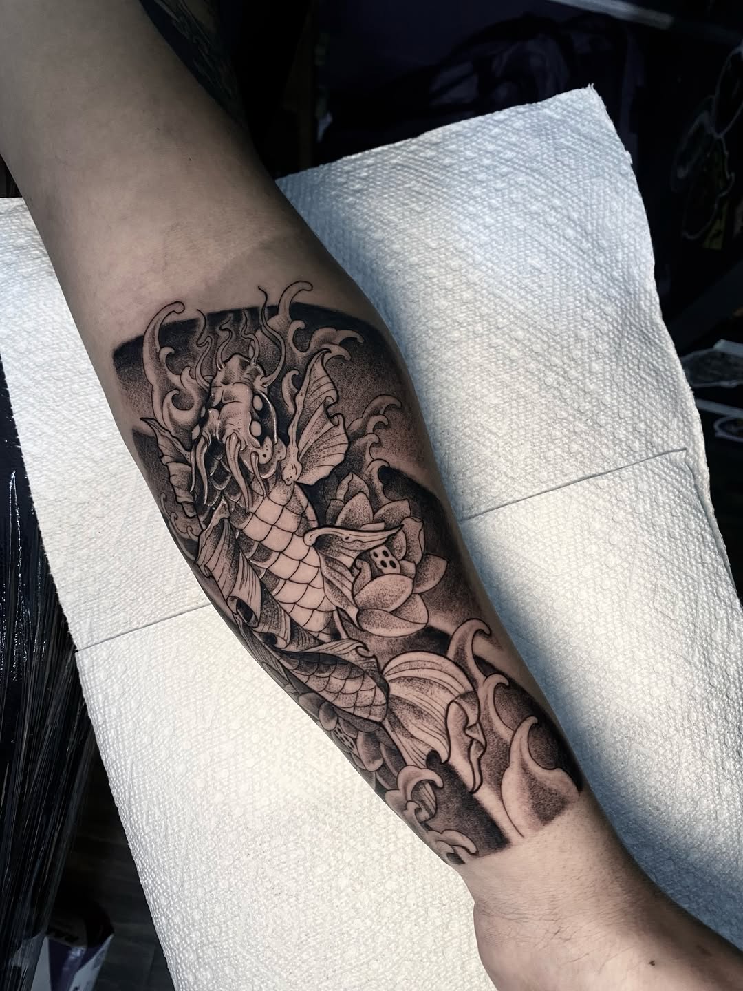Pez Koi para seguir la manga de mi amigo Brandon #blackwork #japones 

#Guatemala #blackworktattoos #blackworkerssubmission