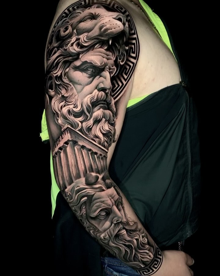 Manga mitología griega 
Realizado en @amanoalzada_tattoo 
Con productos @ultraink_tattoo_care