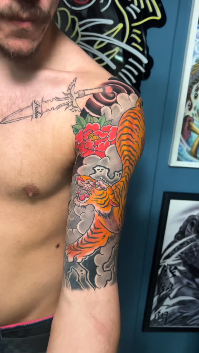 Primera parte del proyecto para @piiggsshheeaadd  MATEU !  Gracias  ! Pronto la segunda que ya le estamos dando !!! #bogotatattooestudio #tatuajesbogo