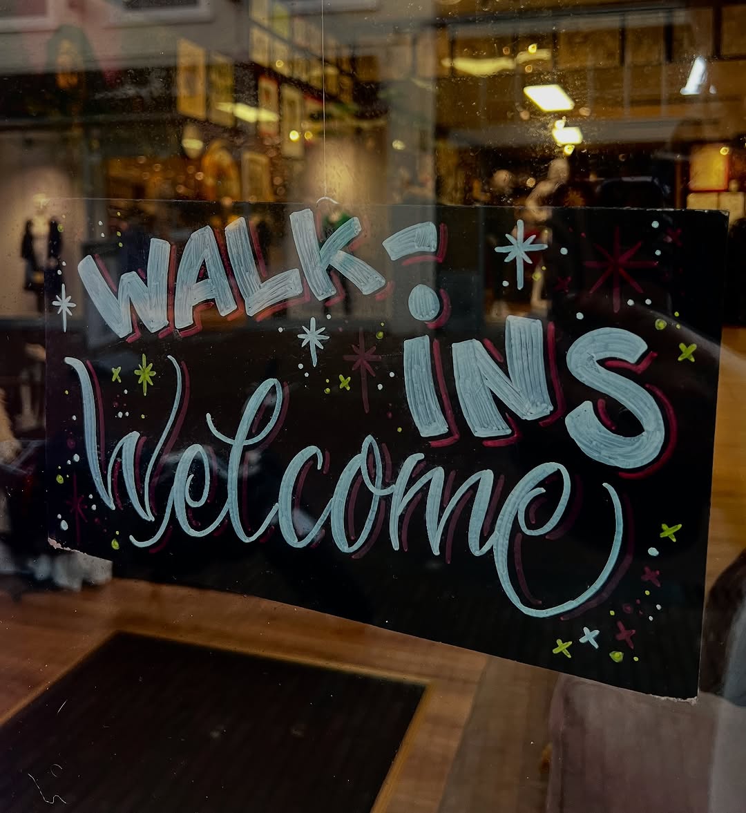 Je hebt walk-ins en je hebt ✨WALK-INS✨

(bijna) Elke walk-in is bij ons welkom, maar soms zitten er wel echt páreltjes tussen! 
➡️➡️ swipe voor de tat