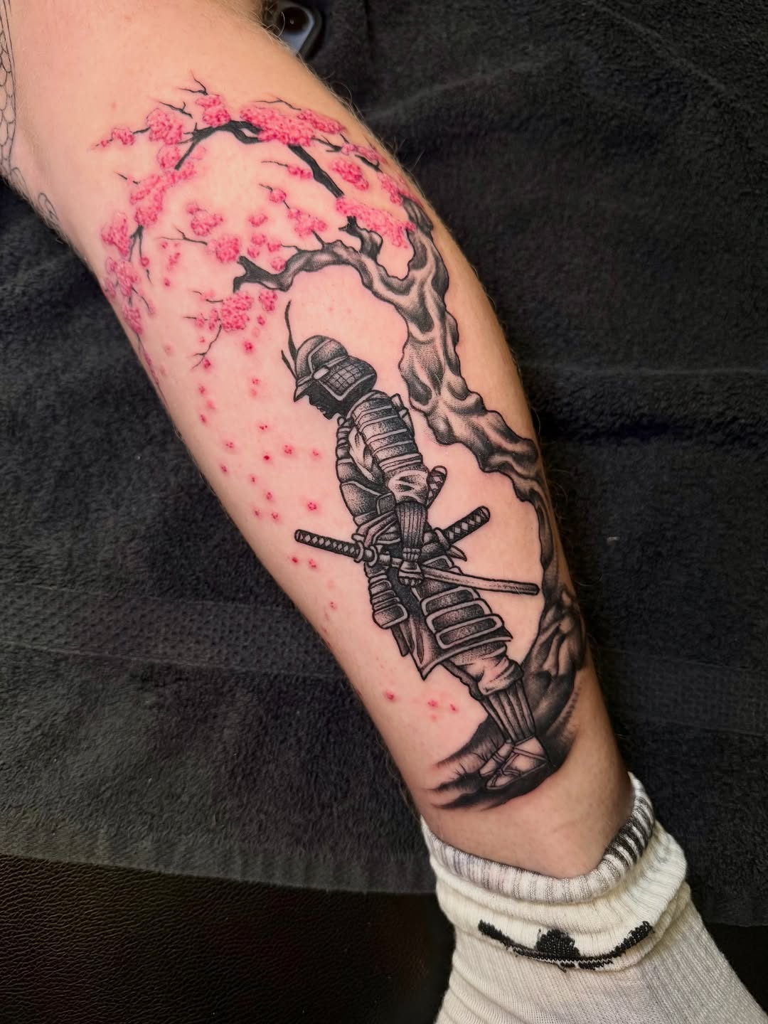 Lente = bloesem ☀️ dus deze tattoo is perfect getimed!!
Gezet door @sexy_lexy_tattoos 
Afspraak?! DM óf app 06-25599906