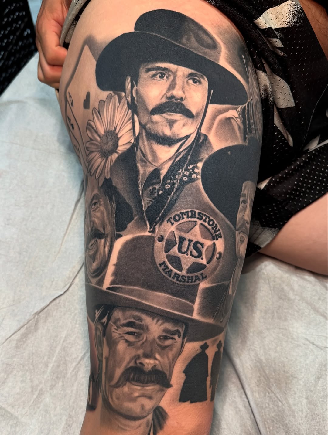 Wrapped up this tombstone thigh piece! Thanks Brian!  

@black13tattoo #black13tattoo #tattoo #portrait #blackandgrey #blackandgreytattoo #tombstone #