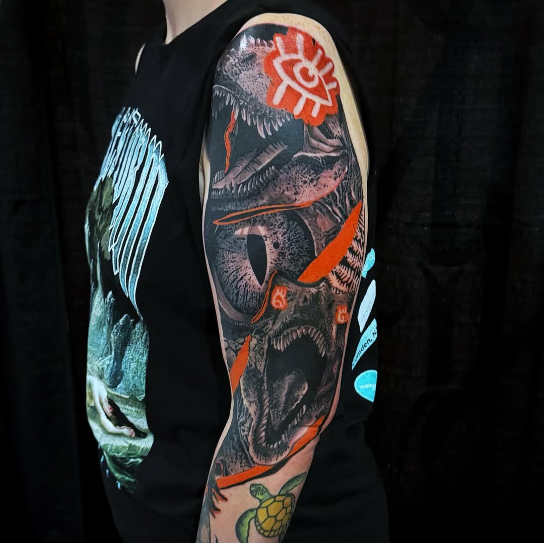  What a ride at the @macabreartstattoofestival ! 

@lane_7270 absolutely crushed it—she sat 3 days back-to-back, 30 HOURS total—for this beast of a pi