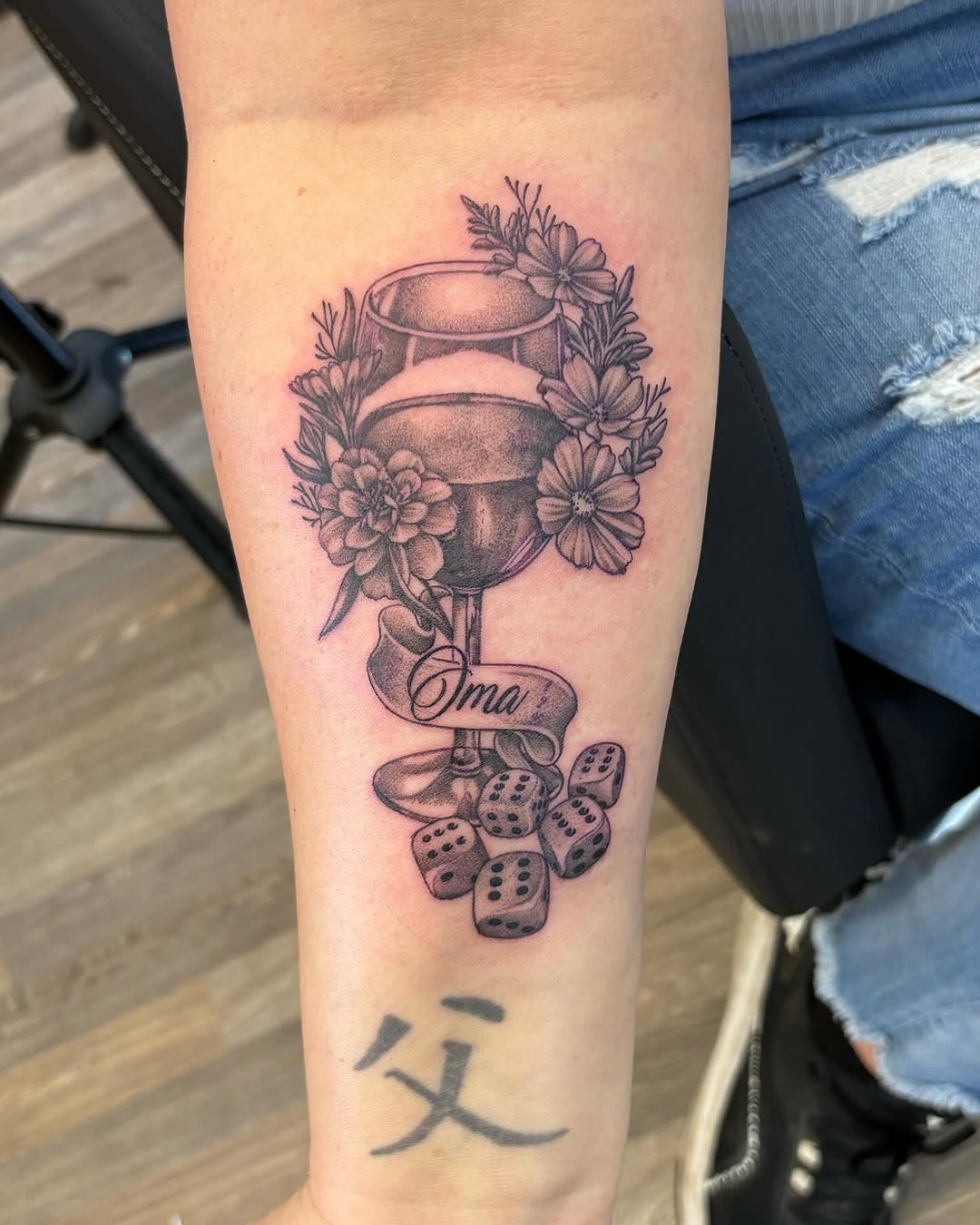 Our Head Artist Brandon has completed this black-and-grey piece, thank you for coming in ☺️✨
Are you interested in booking in with Brandon? Please sel