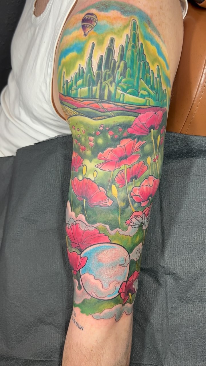 I love the wizard of oz, so making this tattoo come to life has been so much fun #wizardofoz #wizardofoztattoo #poppy #poppytattoo #poppytattoos #emer