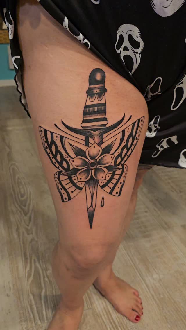 #TraditionalTattoo #monchotats #ashes_2_ink #huntingtonbeach #BlackAndGreyTattoo