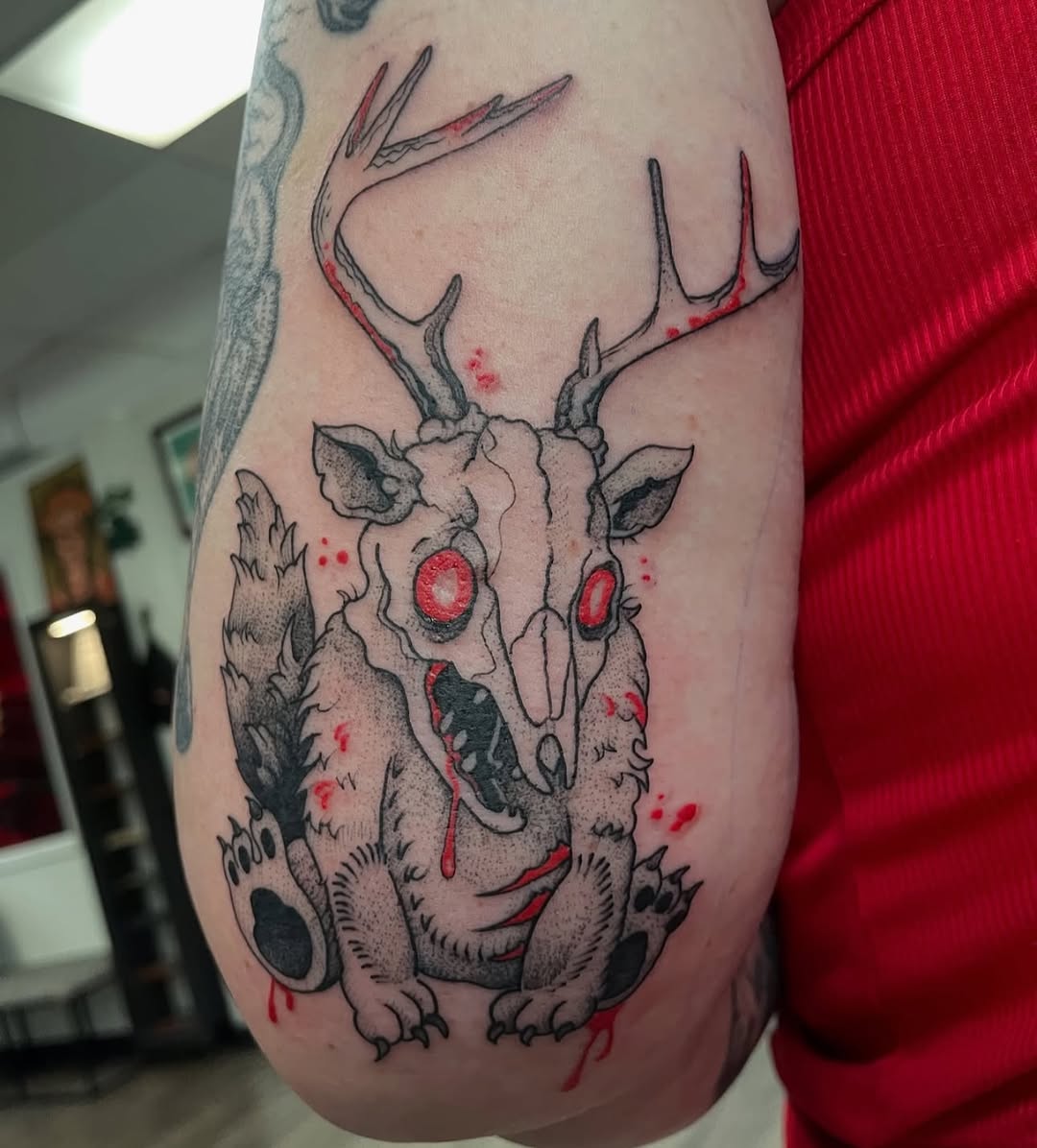 Done by @jasonallenaz #az #azpiercer #piercing #piercings #brightideastattooaz #avondale #aztattooartist #tattoo 
#blackwork #tattoos #blackandgrey #c