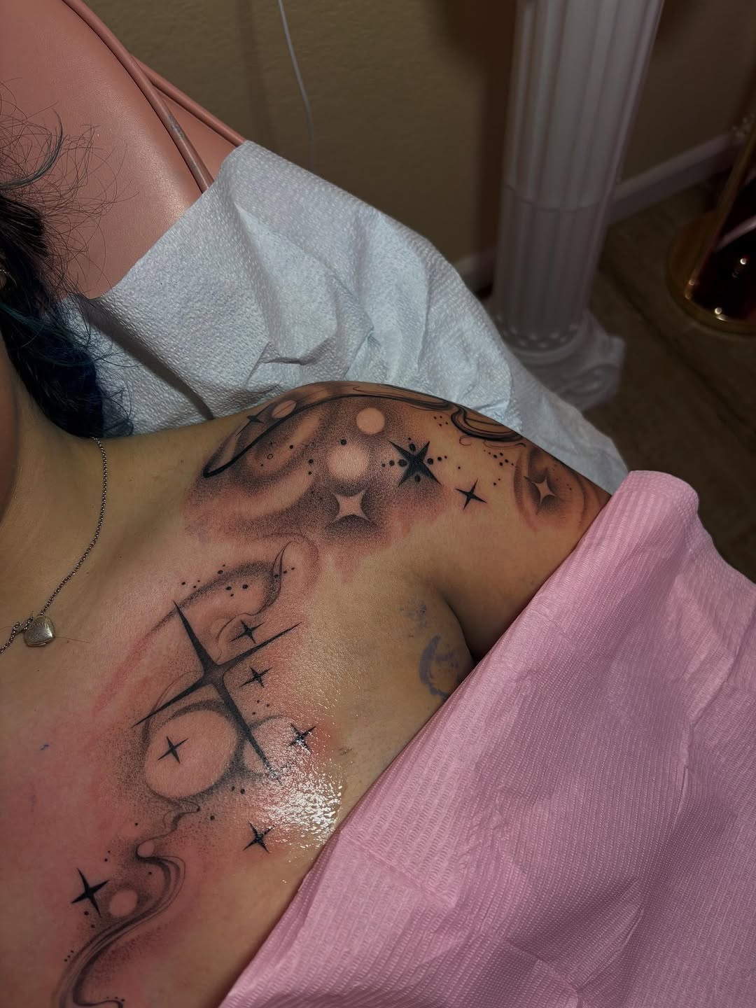 So obsessed with abstract art! Literally my favorite style to paint in and to be able to bring it to life on a human canvas has been amazing 

(She ha