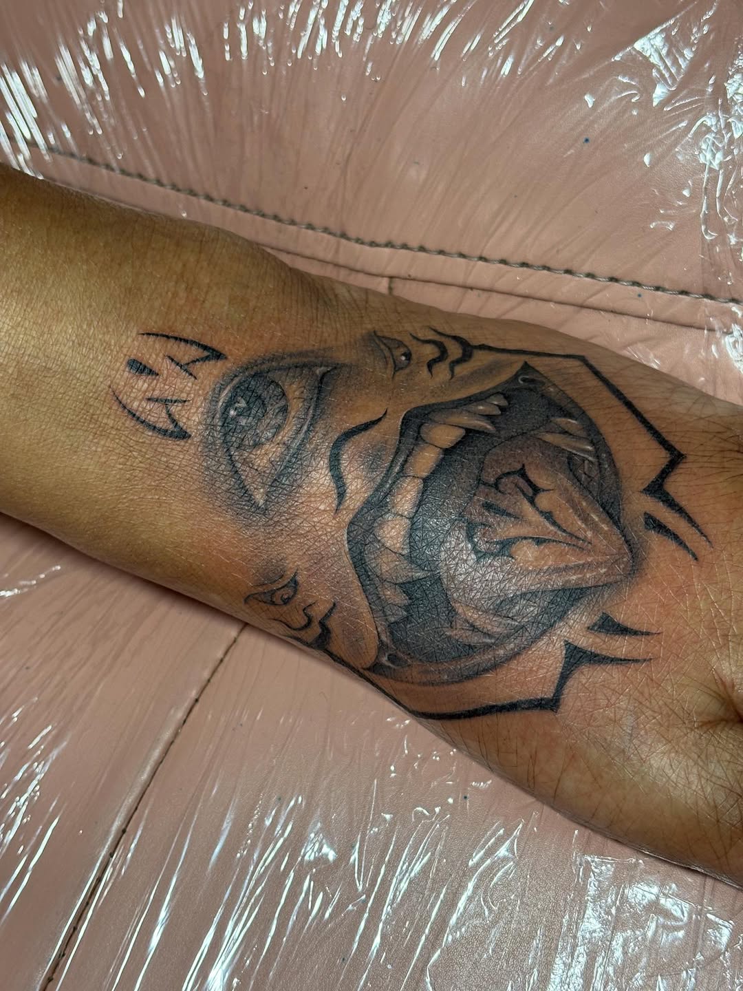 iPhone shots with zero edits but you’ll never guess how many fingers. @loloren89 

#sukuna #jjk #tattoo #sac #bunnietattz