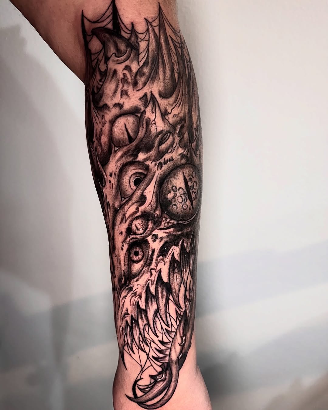 Yılın son postu şukularınızı esirgemeyin ✨
.
.
.
.
.
#tattoo #tattooart #tattoostyle #blackworktattoo #tattoowork #tattooworkers #tattooworld #tattooi