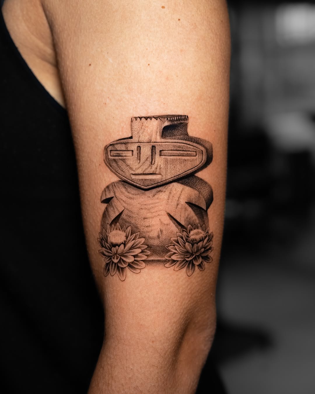 The “Ches Tatuy” is a deity or spiritual figure originating from the Mucus people, who were ancient indigenous inhabitants of the Mérida region in Ven