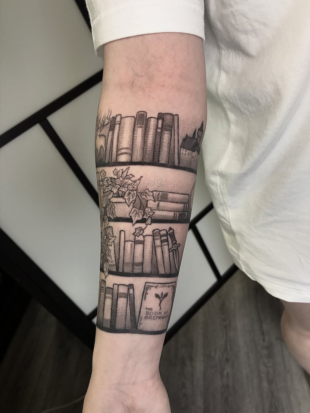 Got to see this little library tattoo all healed and settled. Might be a little touch up on it soon. 

So I listened to Fourth Wing not too long ago, 