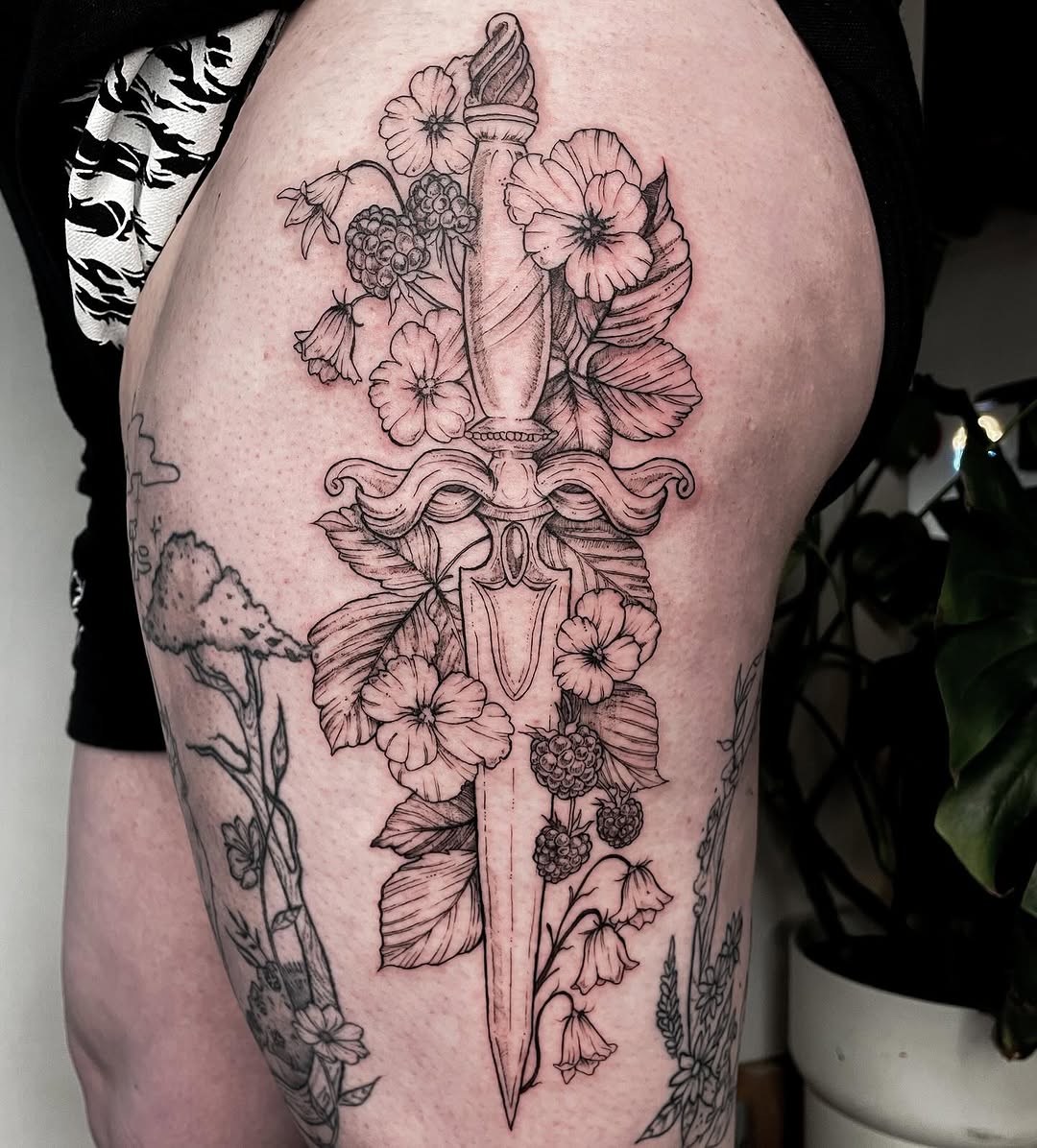 Dagger adorned with spring flowers & berries native to Wisconsin ✨ thank you Jaymee! The leg sleeve is really coming along 