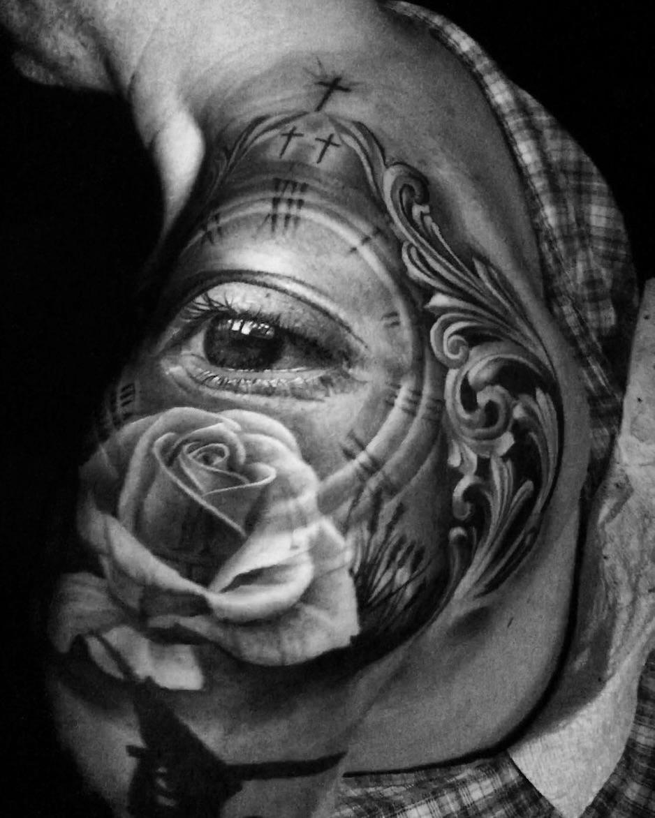 The old eye inside the clock with roses and water plants surrounded by filigree trick  #aztekink #blackandgrey #chicagotattoo #chicagotattooartist #ti