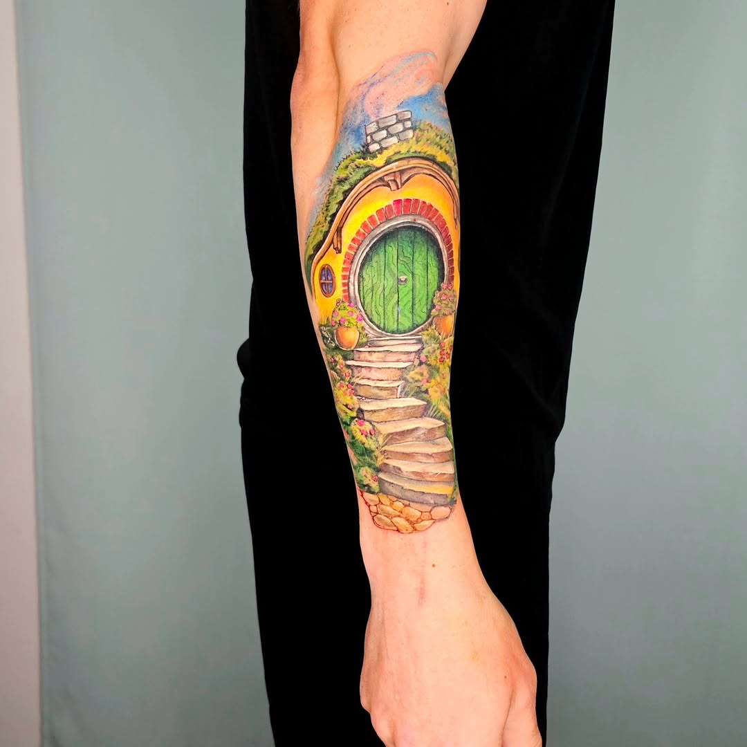 Just a few bricks shy of Bag End perfection! ‍♂️
I had an absolute blast bringing this Tolkien-inspired piece to life for Ben. We started in black and