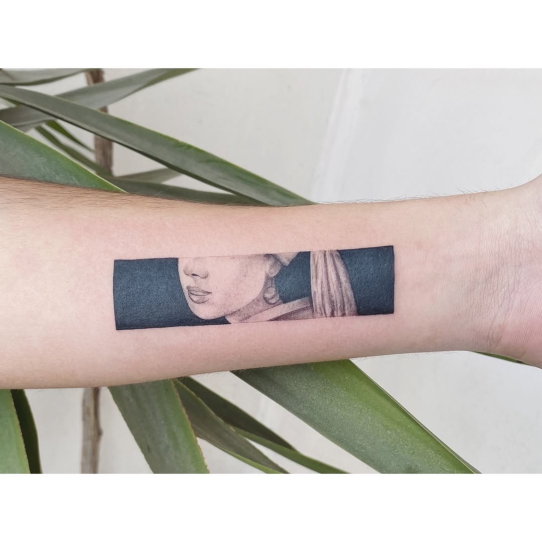 İnci küpeli kız  

Tercihleriyle yine beni mest eden @kagangundogar 
.
.
.
 #tattoo #tattooartist #tattooart #finearttattoo #inkdesign