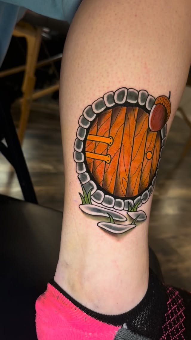 Hobbit Hole for Robin

Done @cooperstattoos