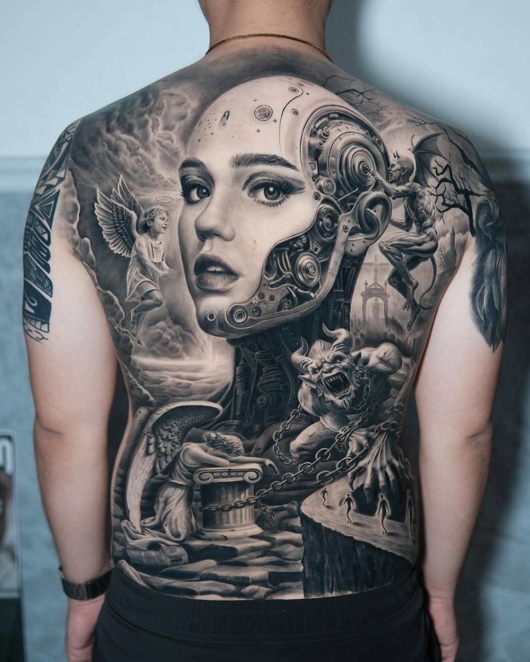 Trong mỗi con người đều có 2 mặt Thiện - Ác song hành, ranh giới cũng rất mong manh. Khi cái Thiện bị dẫm nát thì cái Ác sẽ lên ngôi.

Hãy thành thực 