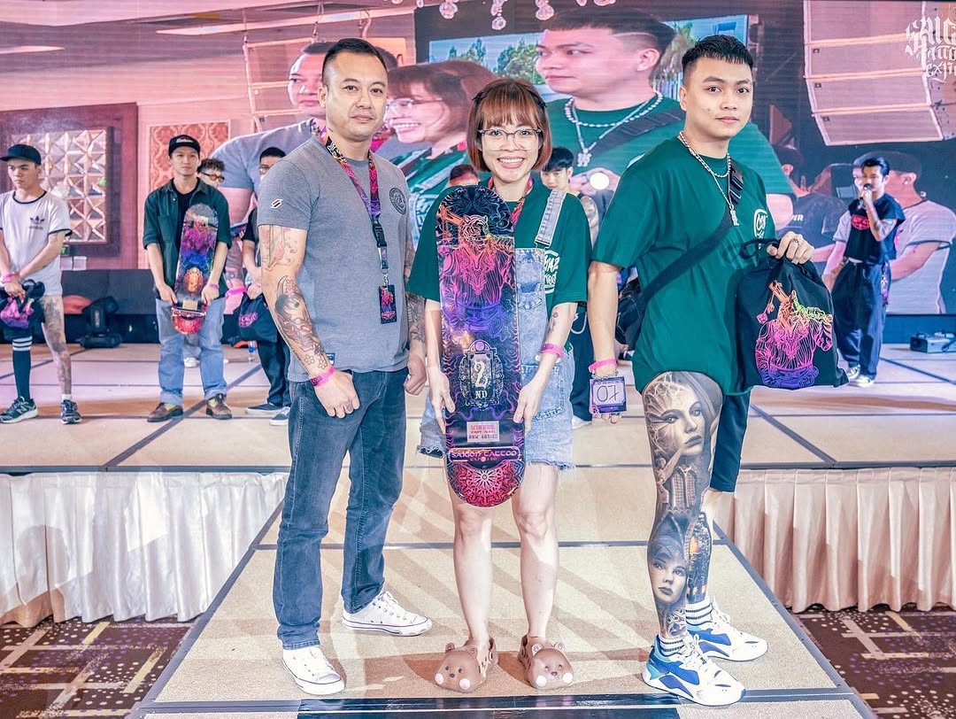 Giờ mới có thời gian đi góp nhặt hình ảnh làm album ghi dấu cuộc thi đầu tiên đáng nhớ của Chang tại Saigon Tattoo Expo 2022 với 2 giải:

-Giải Nhì Be