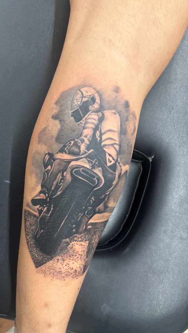 Not just a tattoo… it’s a lifestyle ️
Moto ink bringing the road to life.
 Naccache & Jbeil – Charbel Bechara Tattoos

#lebanontattooartist #motolife 