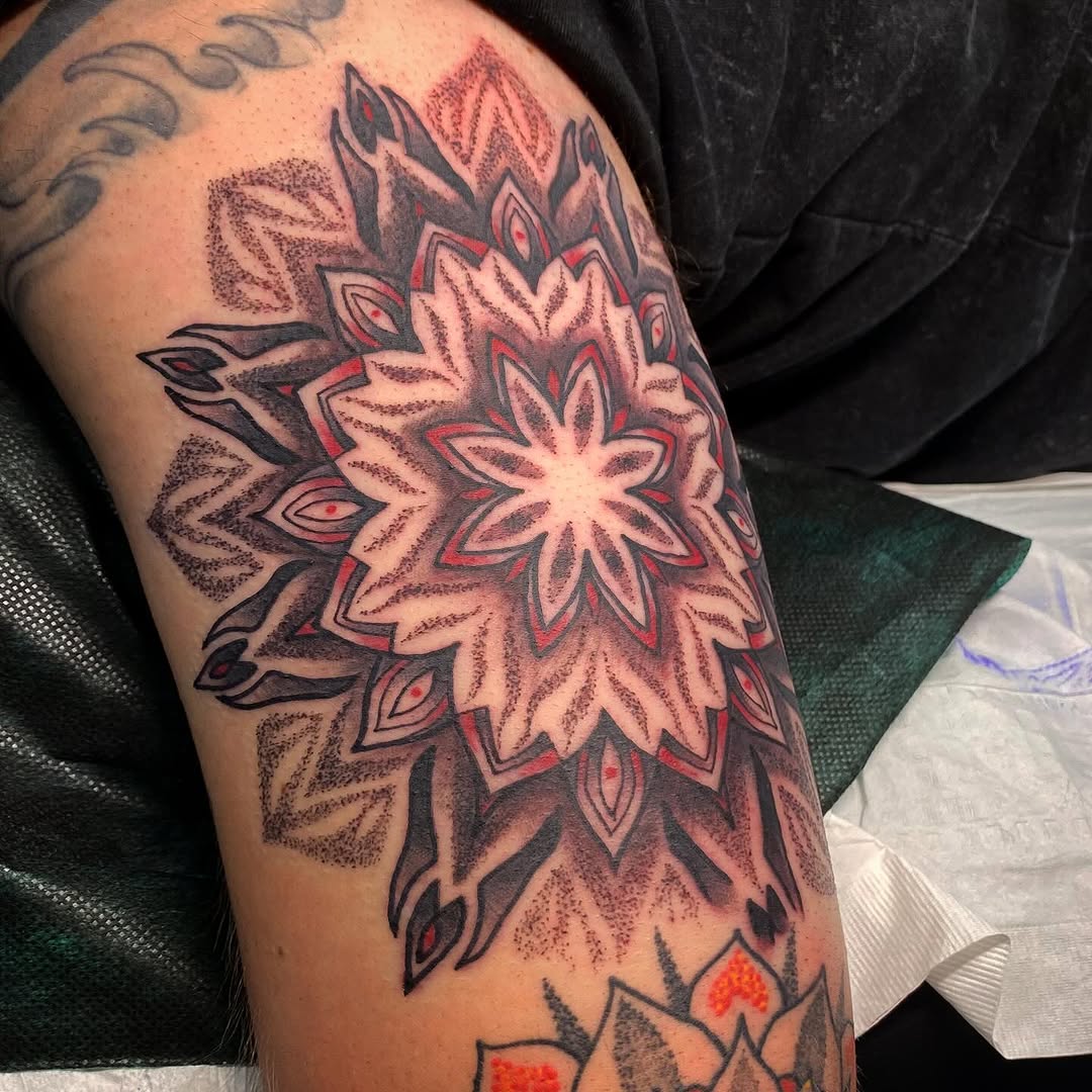 One of my favorite styles to tattoo is Geometry, Sacred Geometry, Mandalas, and Patterns.

#mandalatattoos #mandala #mandalatattoo #sacredgeometrytatt
